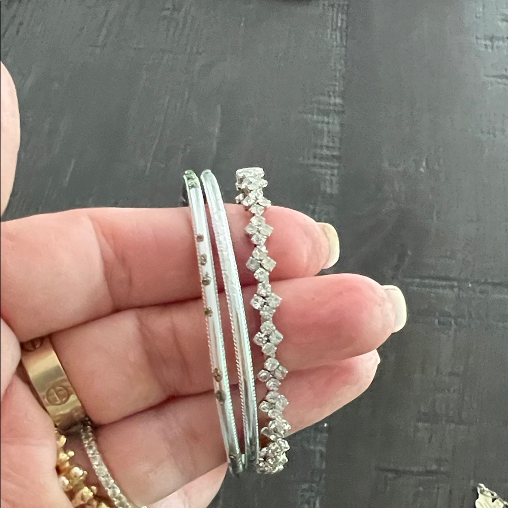 Elegant Silver Diamond-Patterned Bangle - image 5